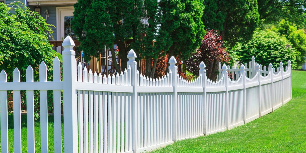 The Ultimate Guide: How Much Does a Vinyl Fence Cost?